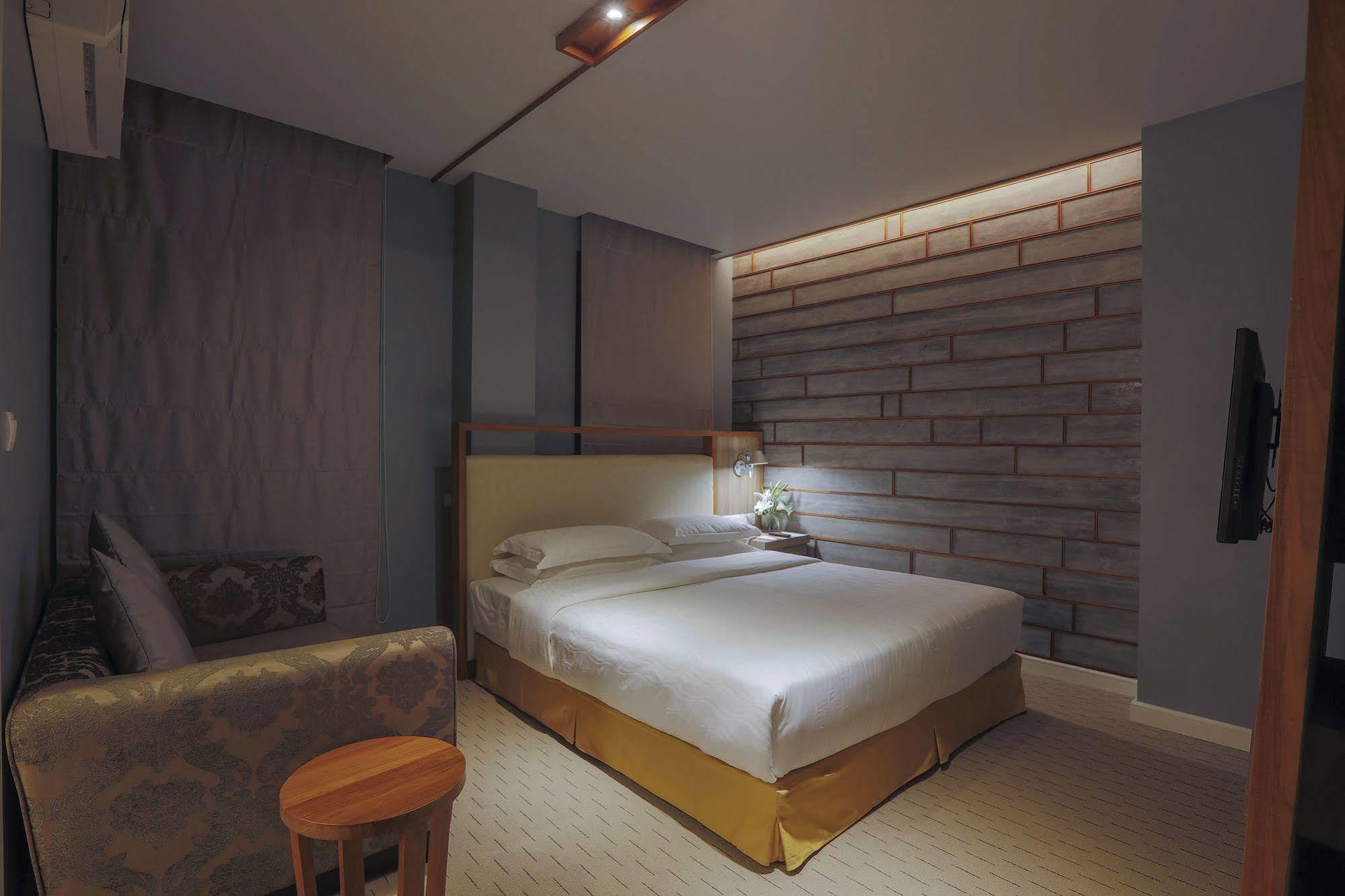 The Link Yangon Boutique Hotel Exteriör bild