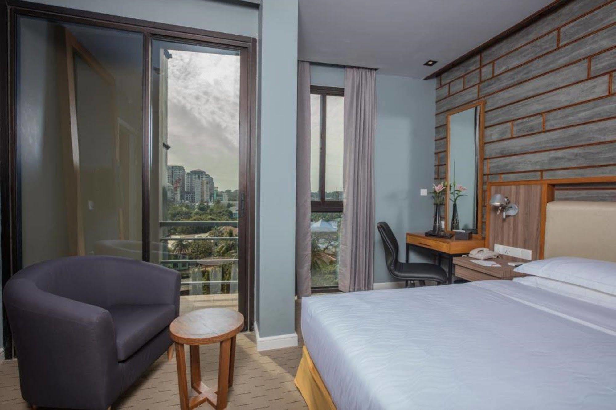 The Link Yangon Boutique Hotel Exteriör bild